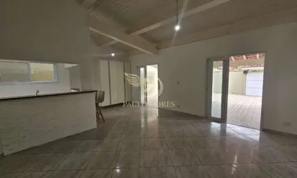 CASA REFORMADA PARA MORADIA OU FINS COMERCIALNO CENTRO DE UBATUBA-SP