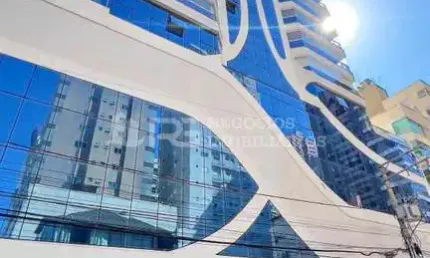 Apartamento com excelente localizaÇÃo, Meia Praia, Itapema - SC