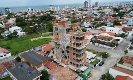 Apartamento 1 suíte + 2 quartos na praia central de barra velha