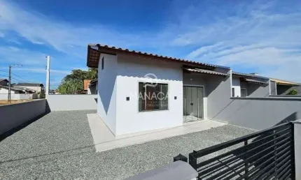 Apresentamos três casas, projetadas para oferecer conforto e qualidade de vida.
