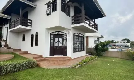 Sobrado com 3 quartos, acabamento de Alto Padrão à venda no centro de Barra Velha - SC