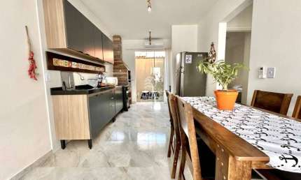 Casa toda mobiliada com 02 dormitórios e 03 vagas descoberta