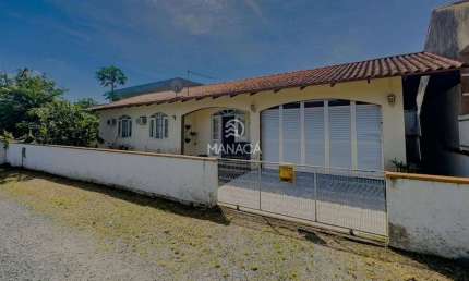 Casa com 3 quartos sendo 1 suíte 300 metros do mar no Itajuba