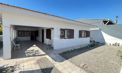 Casa espaçosa e averbada no bairro los angeles – barra velha