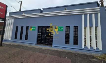 Loja Comercial de frente para Av. Jacob Macanhan - com 157,00m2 contendo 2 bwc , ampla sala comercial mais cozinha Cozinha toda azulejada, com 2 bwc. Piso todo em ceramica, teto rebaixado em gesso.