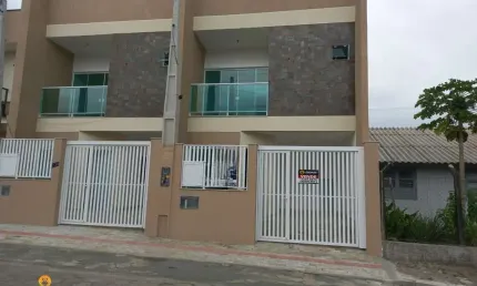 Sobrado com duas suítes, à apenas 200m do mar, à venda por R$ 720.000,00 - Armaç