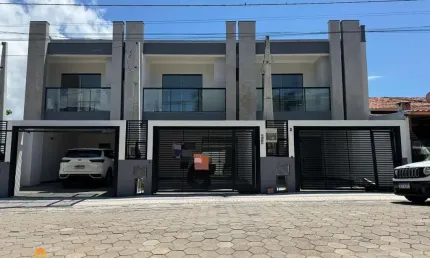 Sobrado 03 dormitórios sendo uma suíte no itacolomi balneário piçarras sc! r$730