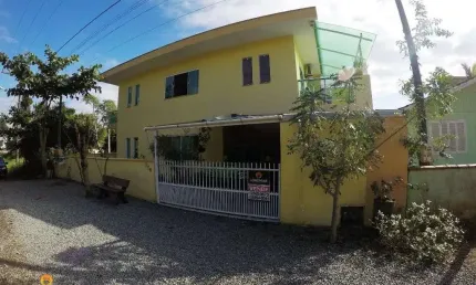 Casa com 3 dormitórios à 200m do mar,  à venda, 130 m² por r$ 790.000 - itacolom