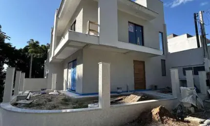 Lindo Sobrado com 3 dormitórios R$750,000,00 a 350m do Mar
