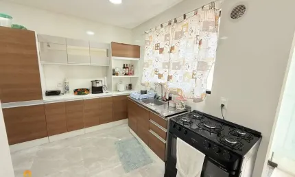 Apartamento mobiliado à 600 metros da praia de itajuba, barra velha-sc.