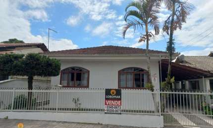 Casa mobiliada com 04 quartos, no bairro Santo Antônio, em Balneário Piçarras SC