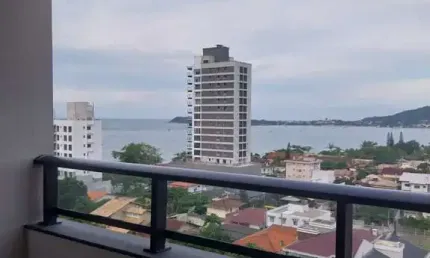 Apartamento com vista mar, á apenas 150m do mar, com 03 dormitórios! Na praia de