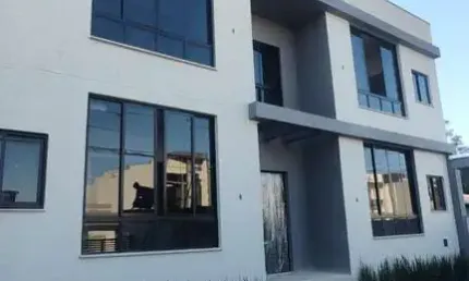 Apartamento com dois dormitórios, sendo um suíte por  R$384.000,00 em Bal. Piçar