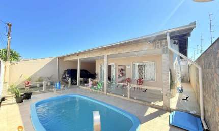 Casa sozinha no terreno com Piscina, à venda no bairro itajuba em barra velha/SC
