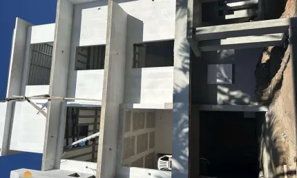 Apartamento 2 dormitórios, sendo 1 suíte a apenas 500m do mar em bal. piçarras -