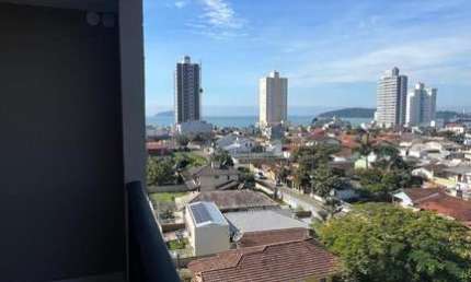Apartamento pronto, com vista mar, à apenas 370m do mar, no Centro de Balneário
