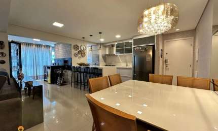 Apartamento mobiliado, em condomínio club de frente para o mar, no Itacolomi, em