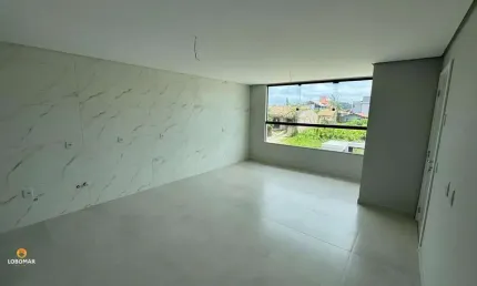 Apartamento com dois dormitórios, sendo uma suíte, no centro de Penha SC! À vend