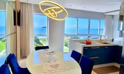 Apartamento frente mar, mobiliado, com de 3 dormitórios, 2 vagas de garagem, no