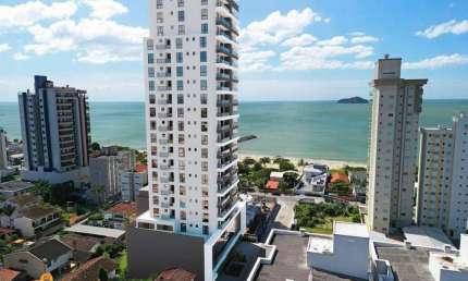 Apartamento com três dormitórios, à apenas 100m do mar, no centro de Balneário P