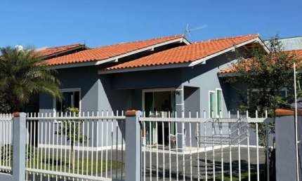 Casa à venda com piscina, 5 suítes, podendo ser usada como pousada! No Centro de