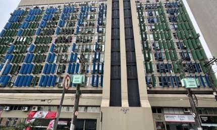 Locação ou Venda de sala comercial em Santos-SP, atrás do Forum