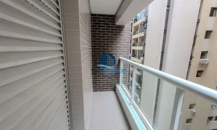 Apartamento com 2 suítes a 50metros da praia em Santos-SP