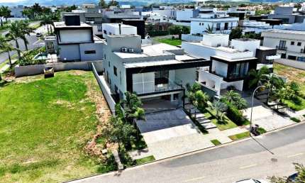 CASA EM CONDOMINIO, 4 Dormitório(s) Bairro Alphaville Nova Esplanada 3