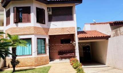 CASA EM CONDOMINIO COM 3 DORMITORIOS, 1 SENDO SUÍTE COM CLOSET E HIDRO