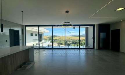 CASA EM CONDOMINIO, 3 Dormitório(s) Bairro Barreirinho