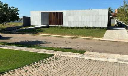 CASA TERREA EM CONDOMINIO COM 3 SUITES; FAZENDA JEQUITIBA