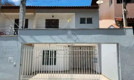 CASA ASSOBRADADA SÃO CARLOS COM 2 QUARTOS E UMA SUITE