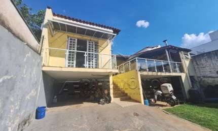 CASA ASSOBRADADA CENTRAL PARQUE COM 2 QUARTOS SENDO 1 SUITE