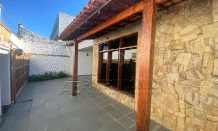 CASA TERREA SANTA ROSÁLIA COM 3 QUARTOS SENDO 1 SUITE