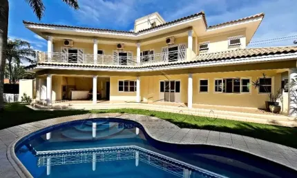 Casa de 4 quartos sendo 3 suites e 1 suite com hidro e closet no condominio lago azul
