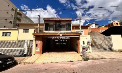Casa assobradada 300m² - 4 dormitórios - Jardim dos Bandeirantes
