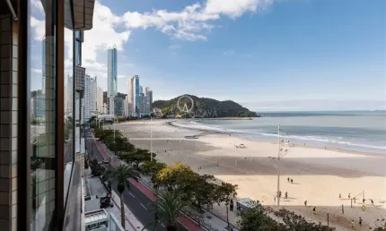 EDIFÍCIO EMBAIXADOR - FRENTE MAR - CENTRO DE BALNEÁRIO CAMBORIÚ