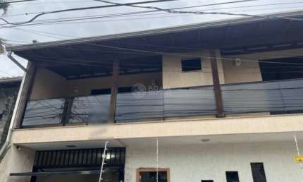 CASA PARA LOCAÇÃO ANUAL - CENTRO DE BALNEÁRIO CAMBORIÚ