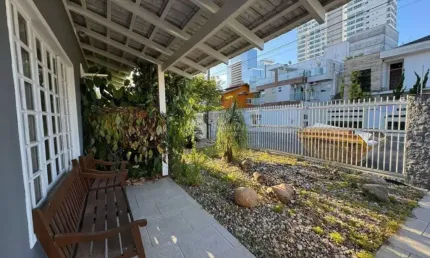 CASA RESIDENCIAL - PRAIA DOS AMORES EM BALNEÁRIO CAMBORIÚ