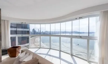 FRENTE MAR - RESIDENCIAL IBIZA TOWER - NA BARRA SUL EM BALNEÁRIO CAMBORIÚ