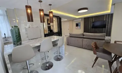PRONTO PARA MORAR — A 50 METROS DA PRAIA DE BALNEÁRIO CAMBORIÚ