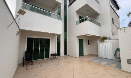 Casa com 3 quartos para alugar na Rua Érico Veríssimo, Praia dos Amores, Balneário Camboriú