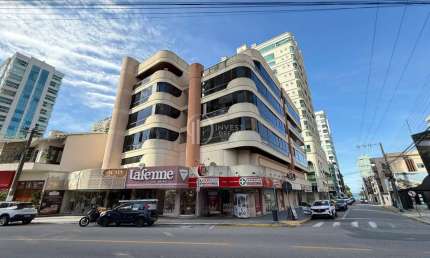 Apartamento com 4 quartos à venda na Rua 133a, 197, Centro, Itapema