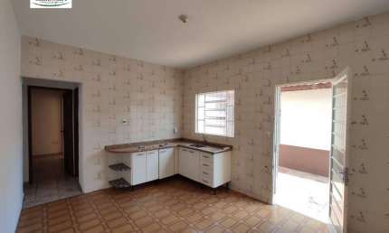 Ótima Casa térrea em um bairro tranquilo e próximo de vários comércios