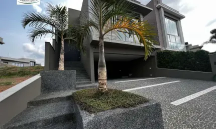 Maravilhosa Casa em Condomínio Fechado - Próximo ao Lago do Taboão !!!