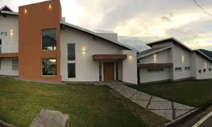 Belíssima Casa á venda no Condomínio Terras da Fazenda Santana - Atibaia S.