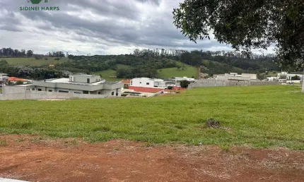 Terreno em Condomínio Fechado com 600m2 a 6 km do centro !