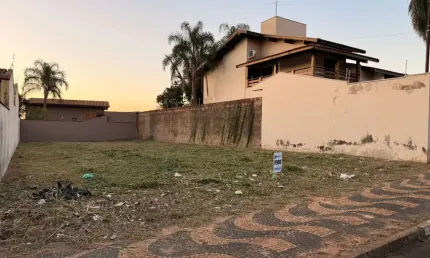 Terreno à venda na Avenida Doutor Maximiliano Baruto, Jardim Universitário, Araras