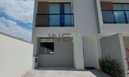 Sobrado Triplex 2 suítes 1 vaga bairro Lídia Duarte - Camboriú