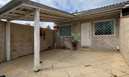 Casa semi-mobiliada 3 dormitórios 2 vagas Bairro Areias - Camboriú